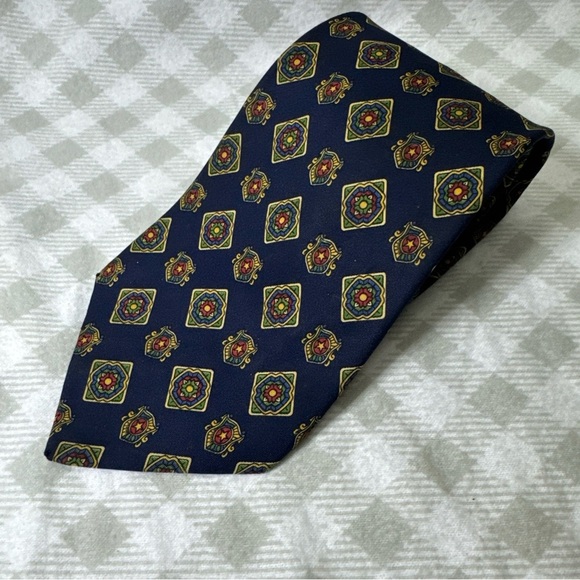 TOMMY HILFIGER MENS TIE NAVY BLUE WITH GREEN RED BLUE GOLD 4 X 58 - Picture 1 of 8